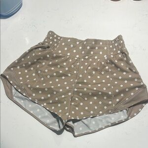 lululemon athletica Taupe Polka Dot Athletic Shorts, Women’s size 4, NW/OT